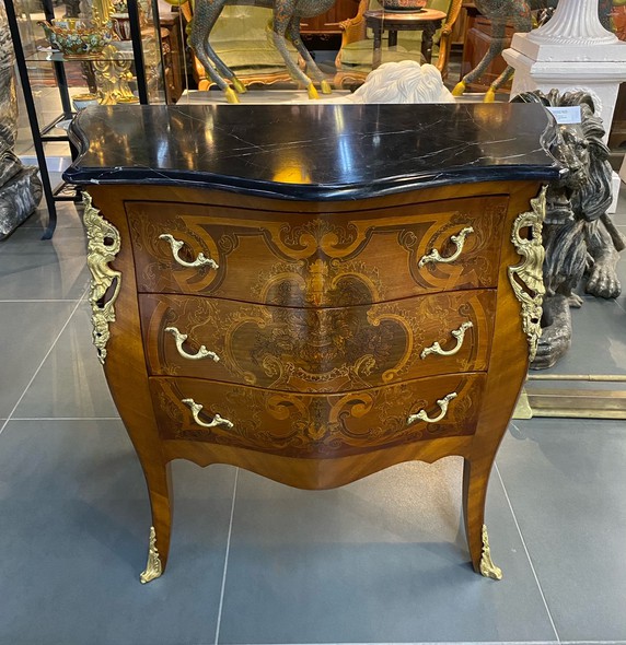 Antique chest of drawers