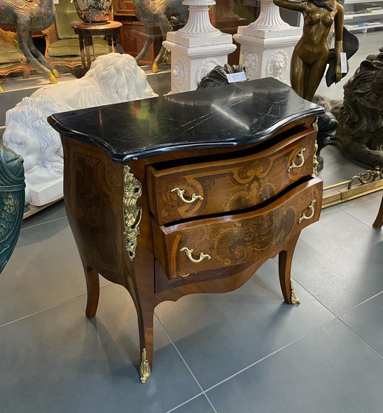 Antique chest of drawers