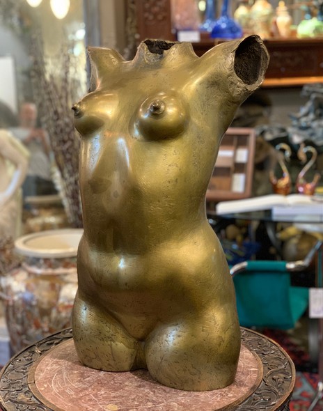 The original sculpture "Female torso"