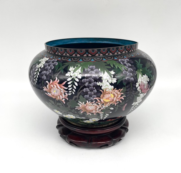 Antique vase "Wisteria and peonies" in the technique of yusen-sippo