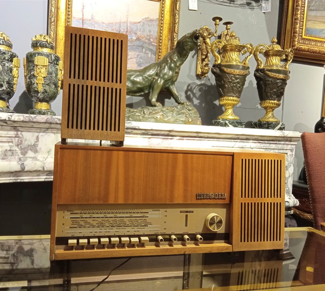 Vintage radio Loewe Opta