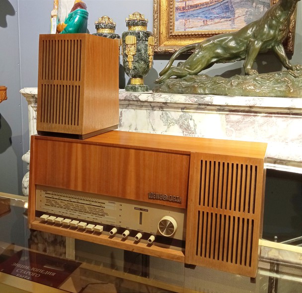 Vintage radio Loewe Opta