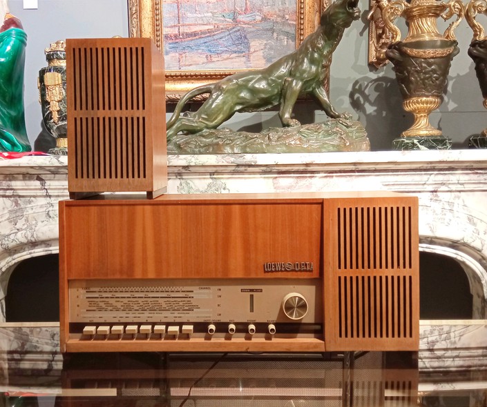 Винтажный радиоприемник Loewe Opta