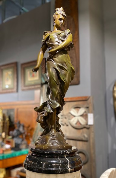 Антикварная скульптура
"Девушка", Tairo, Paris