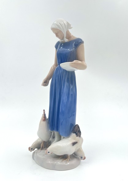 Sculpture "Girl with chickens" Bing and Graendal