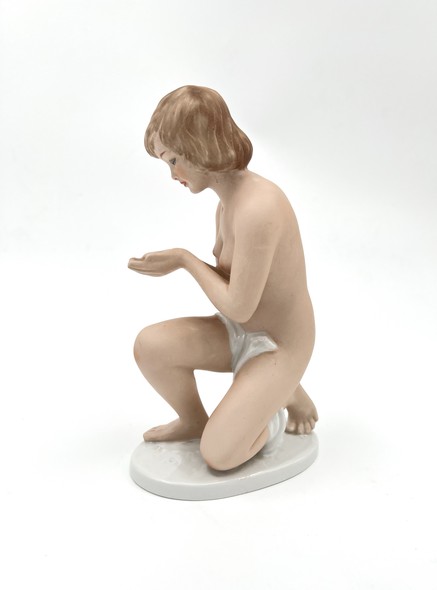 Антикварная скульптура
"Обнаженная девушка"