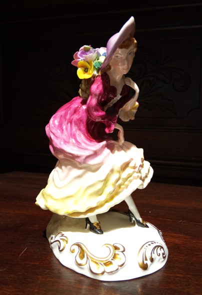 Figurine "Flower Girl"