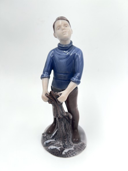 Винтажная скульптура "Мальчик с сетью", 
Дания