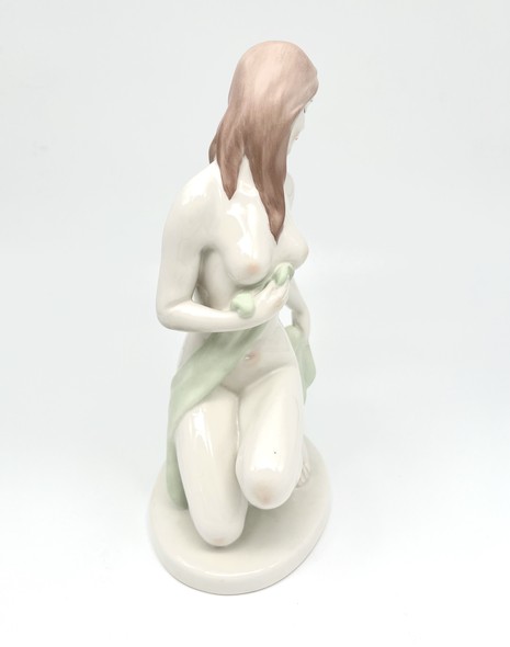 Винтажная статуэтка «Девушка»