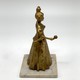 Антикварная скульптура «Девушка с цветами»