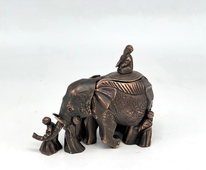 Vintage sculpture "Elephant and the blind"