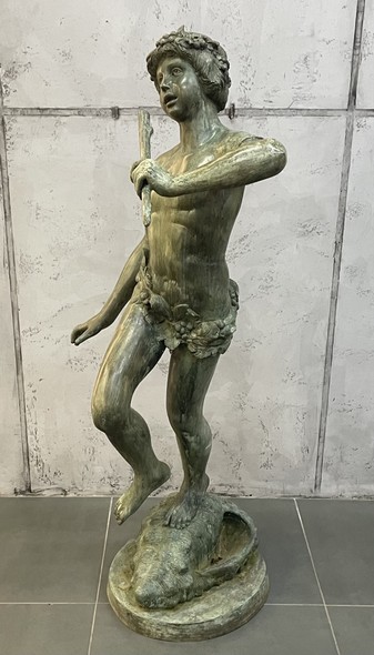 Sculpture de jardin antique d'un jeune Homme avec flûte