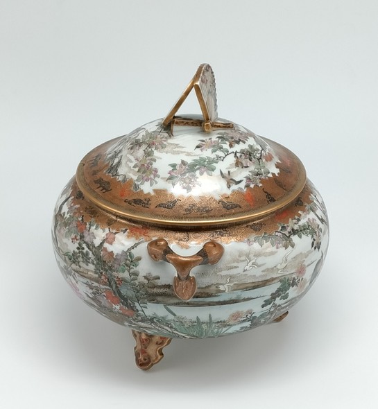 Antique Vase with Fans,
Imura Hikojiro