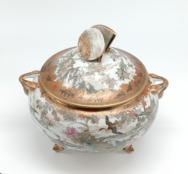 Antique Vase with Fans,
Imura Hikojiro