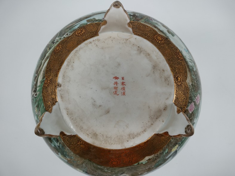 Antique Vase with Fans,
Imura Hikojiro