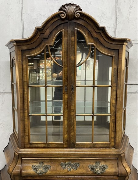 Antique Display Case
Chippendale