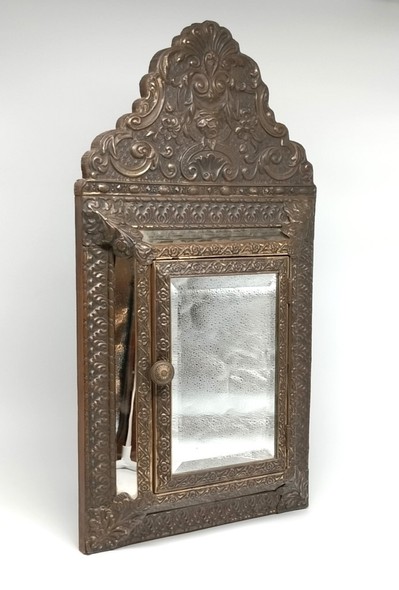 Antique wall mirror with brushes