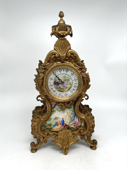 Antique clock
in baroque style