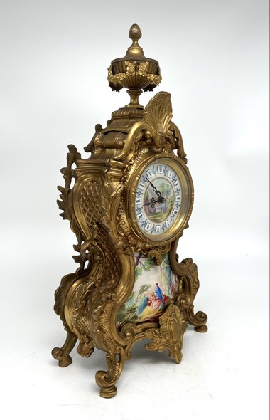 Antique clock
in baroque style