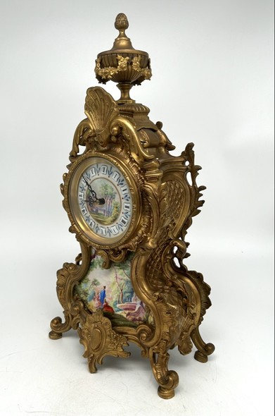 Antique clock
in baroque style