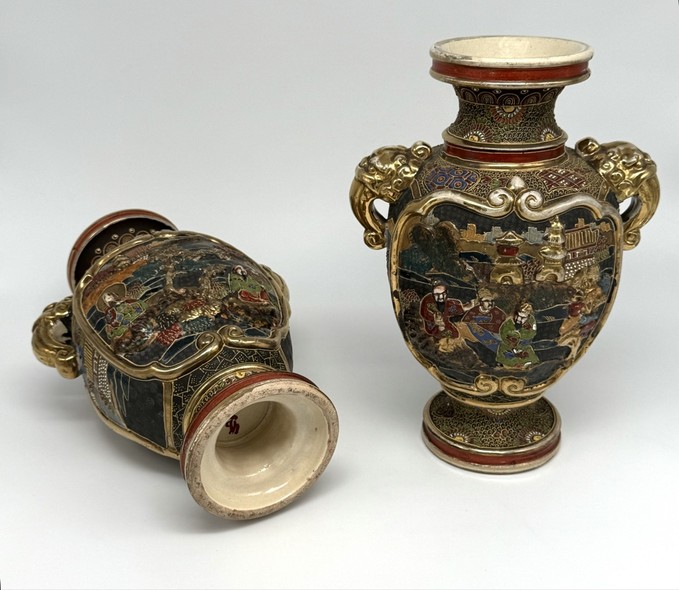 Antique paired vases, Satsuma