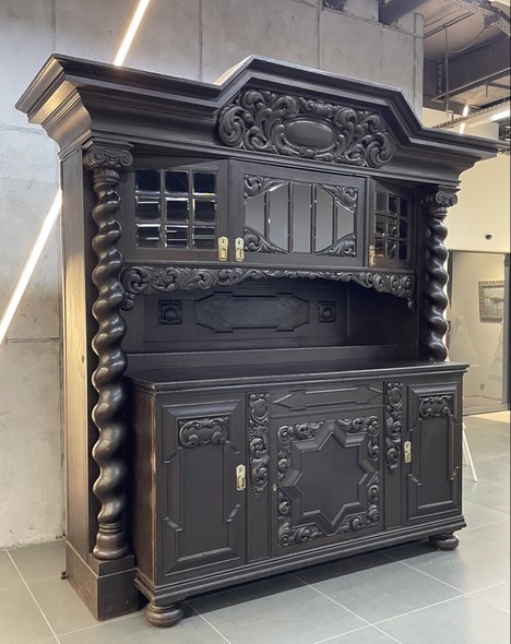 Antique sideboard
in Renaissance style