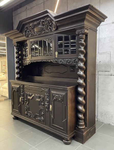 Antique sideboard
in Renaissance style