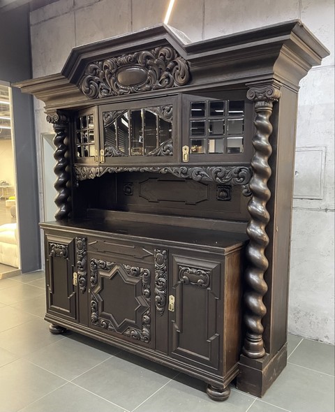 Antique sideboard
in Renaissance style