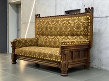 Антикварный диван
Неоготика