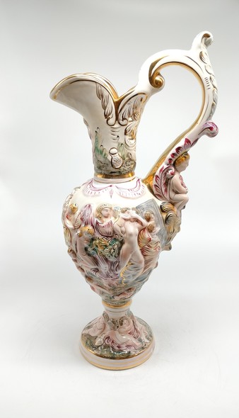 Antique jug
Renaissance, Capodimonte