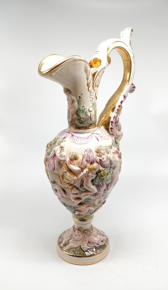 Antique jug
Renaissance, Capodimonte