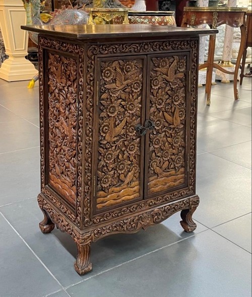 Antique chinoiserie cabinet