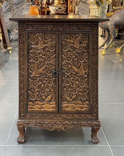 Antique chinoiserie cabinet