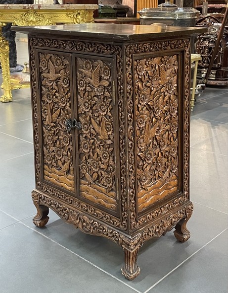 Antique chinoiserie cabinet