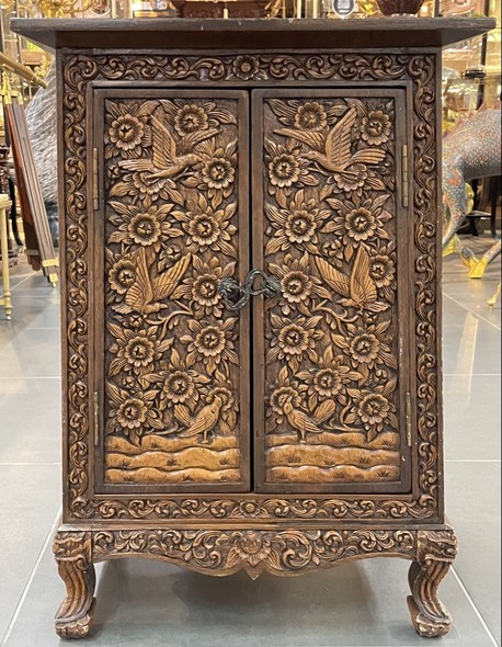 Antique chinoiserie cabinet