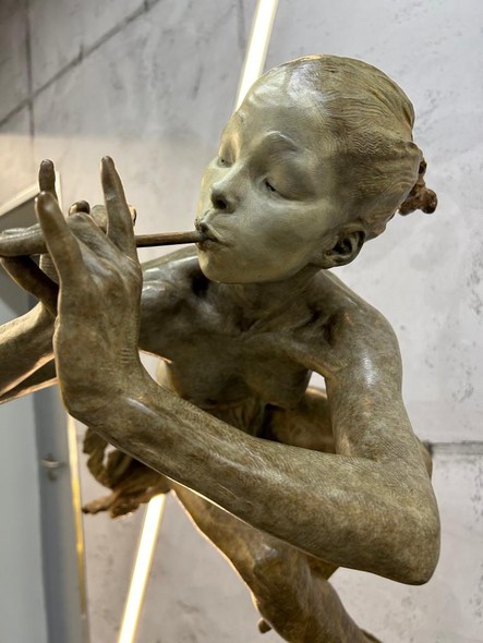 Vintage sculpture
"Girl with a pipe"