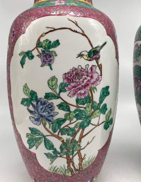 Vintage Oriental
Paired Vases, China