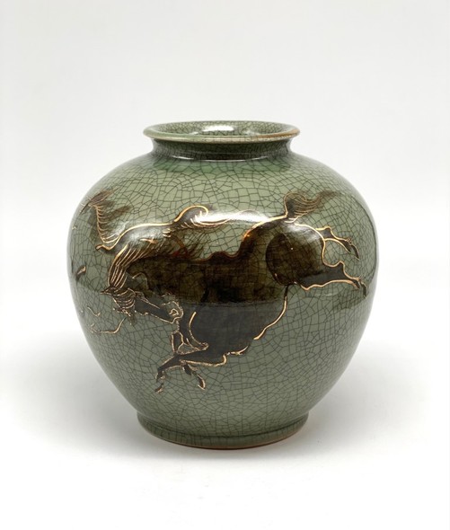 Antique Vase
"Horses", Japan