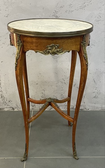 Antique pedestal table