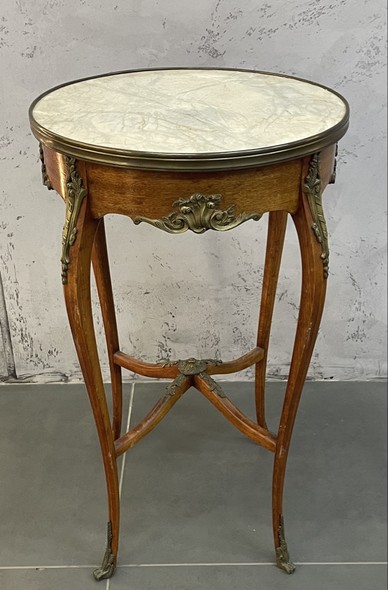 Antique pedestal table