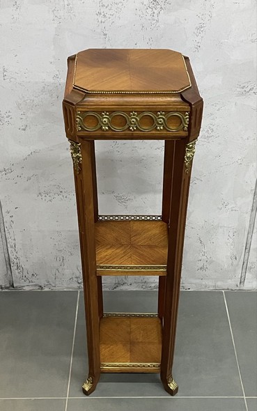 Vintage pedestal in Empire style