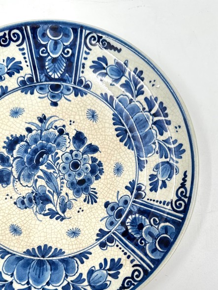 Antique wall plate, Delft