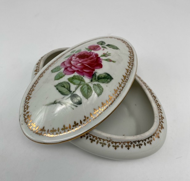 Vintage jewelry box