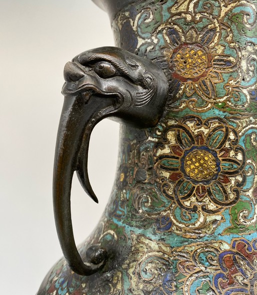 Антикварная ваза клуазоне,
Китай