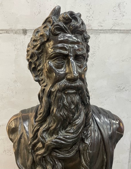 Антикварный бюст
"Моисей" Микеланджело