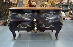 Antique chest of drawers
Louis XIV