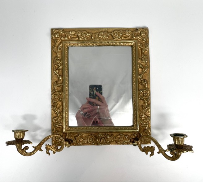 Винтажное зеркало с подсвечниками