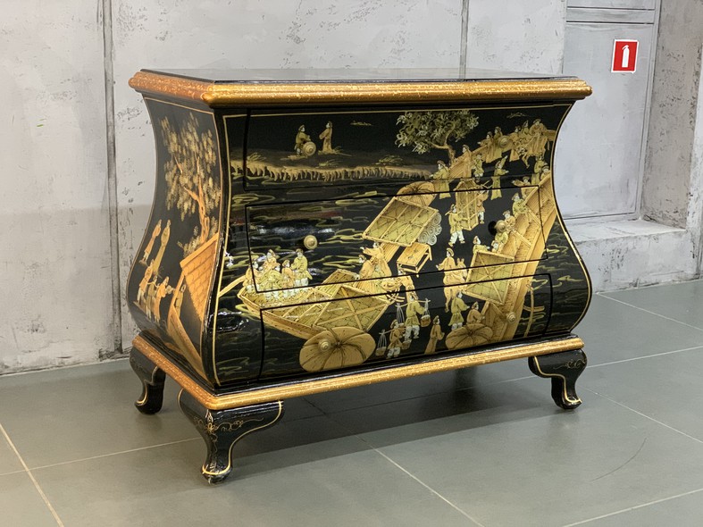 Vintage chest of drawers in chinoiserie style