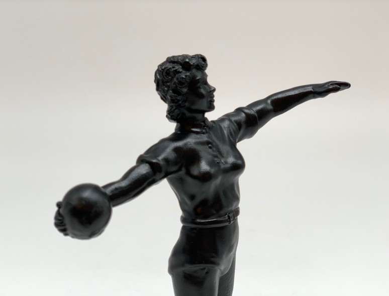 Антикварная скульптура «Гимнастка»