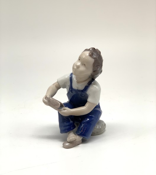 Антикварная статуэтка «Мальчик»